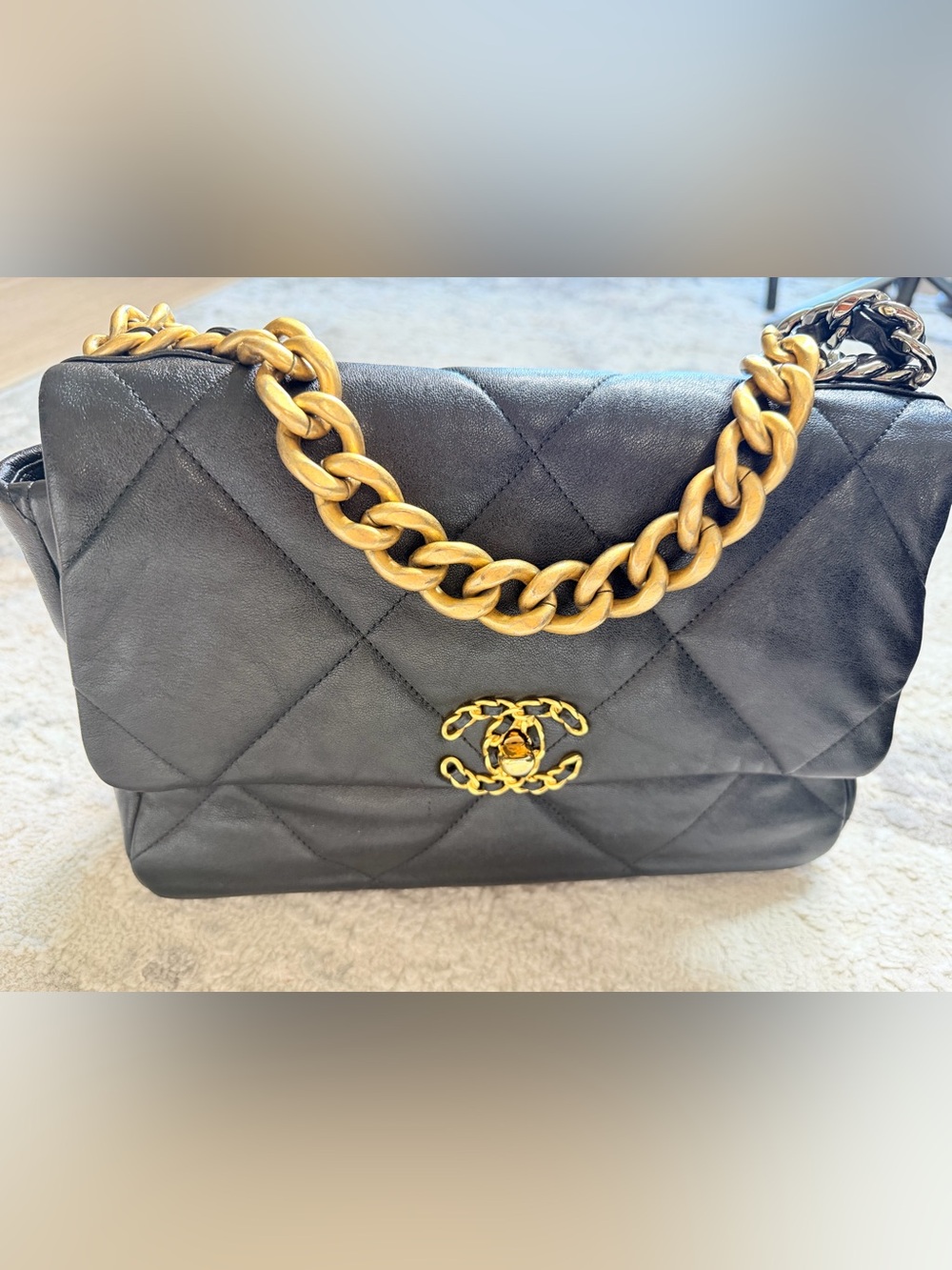 Chanel 19 Quilted Leather Shoulder Bag with Gold Chain - Black
